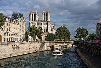 《街头霸王6》“春丽”角色介绍视频 大粗腿依旧吸睛